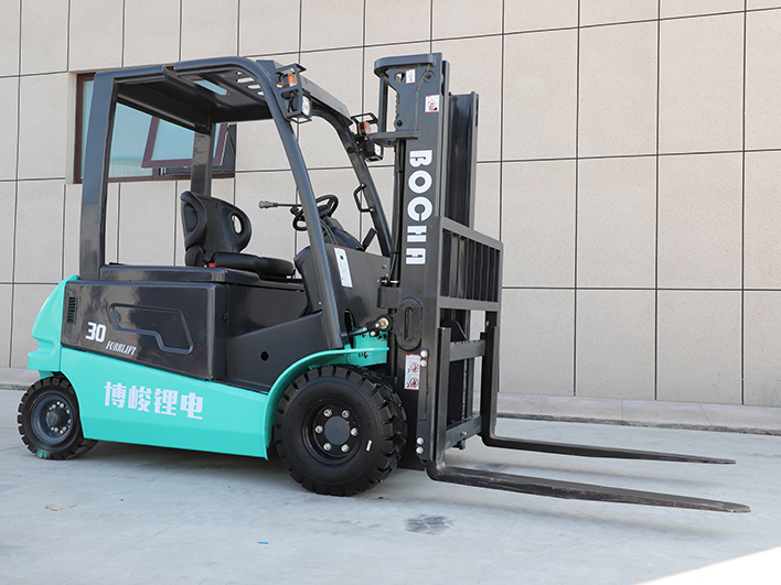 3.0T四轮平衡重式锂电叉车